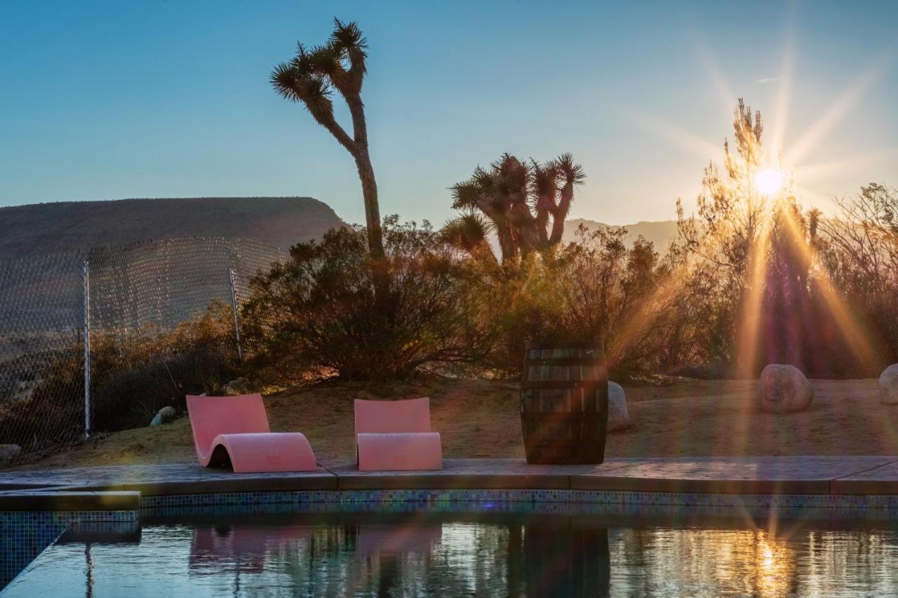 Wind Hill Hotel Yucca Valley Exterior photo